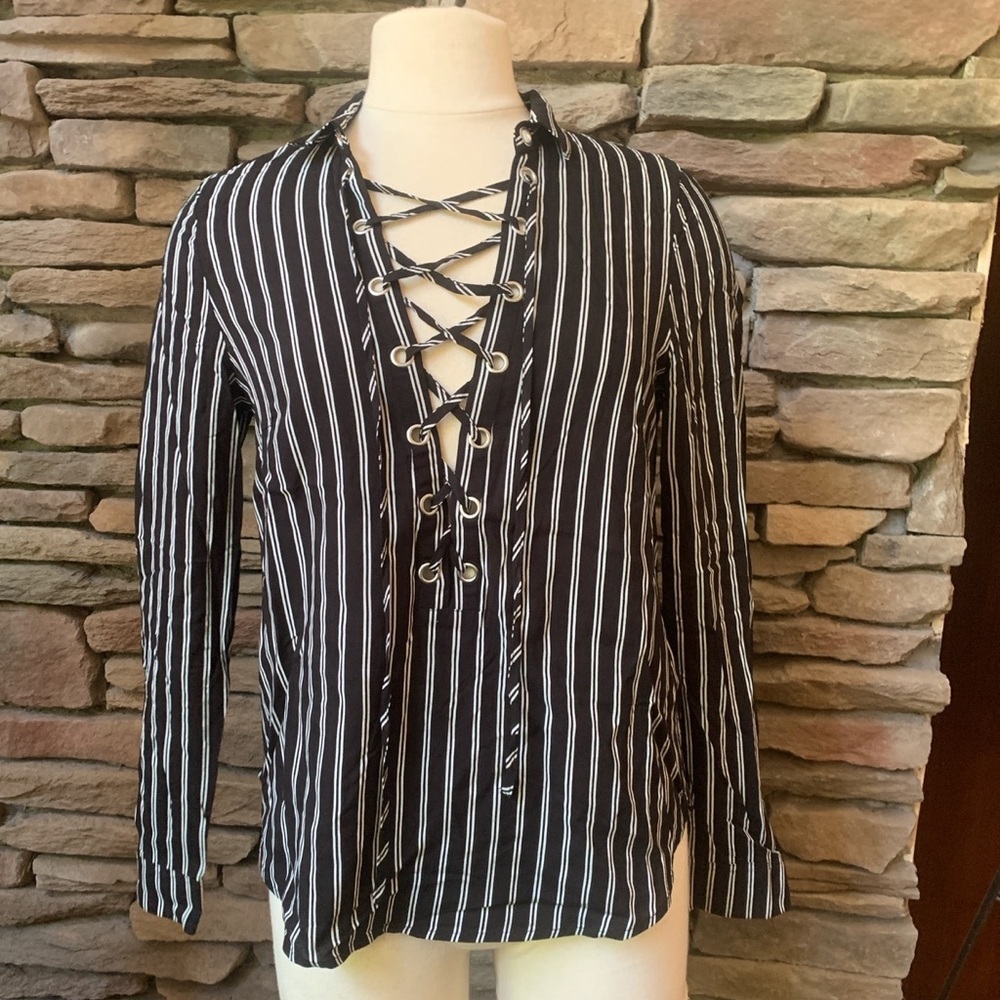 H&M Black and white striped tie front long sleeve top size 8